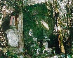 駒鳴峠の駒石写真