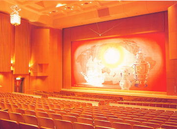 文化ホールの写真（客席からステージ）
